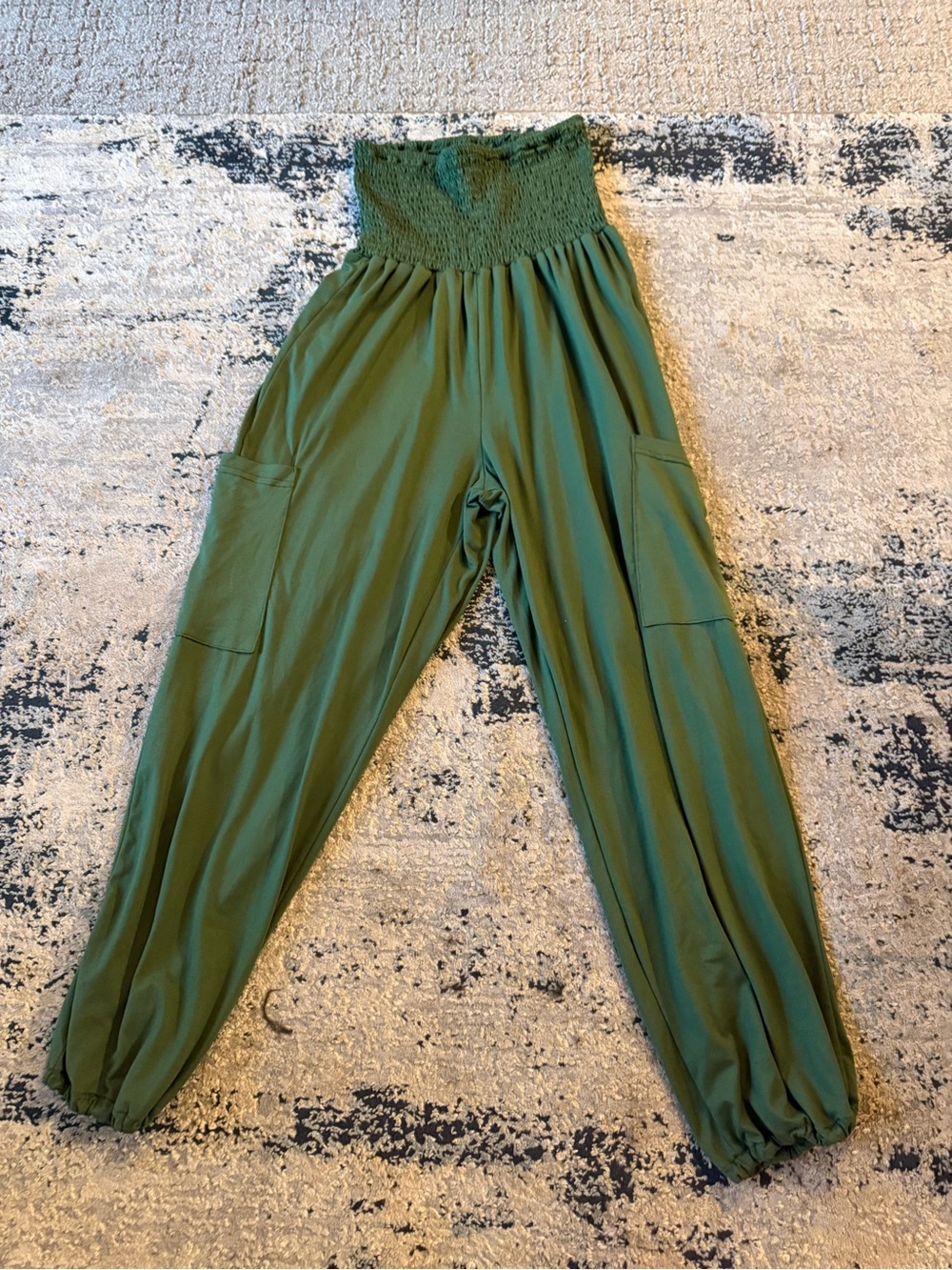 Green woman’s yoga pants size small